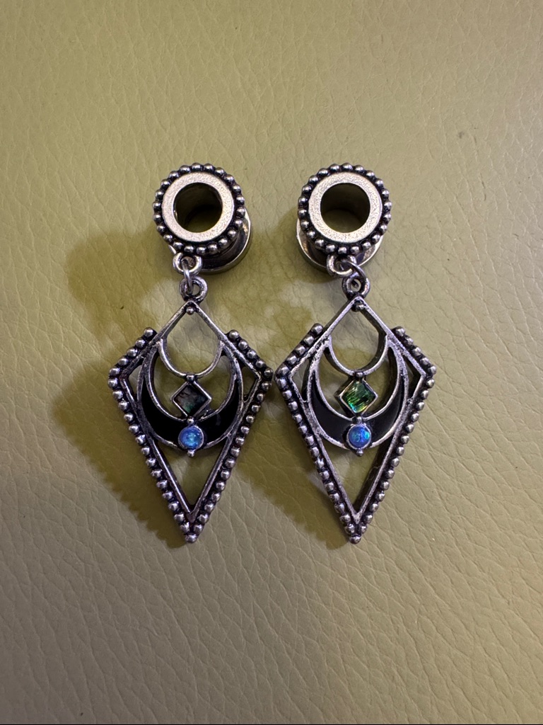 0 Gauge Dangle Tunnels Ear Plugs